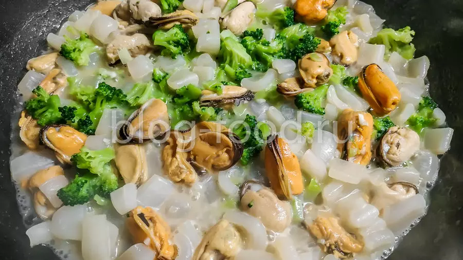 Картофельный пирог с морепродуктами