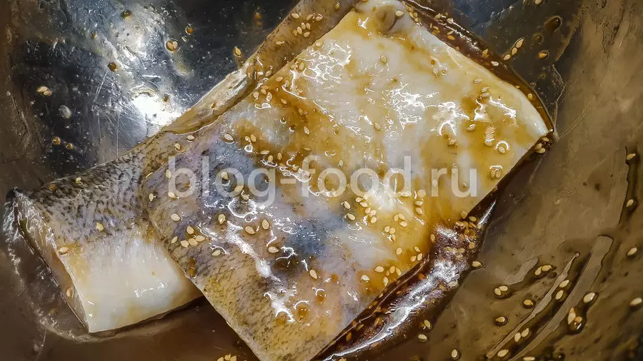 Рыба терияки с жареным рисом