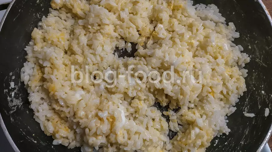 Рыба терияки с жареным рисом