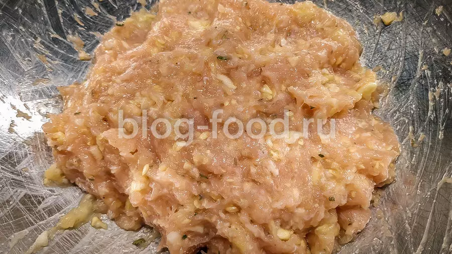 Фаршированные кабачки в томатном соусе