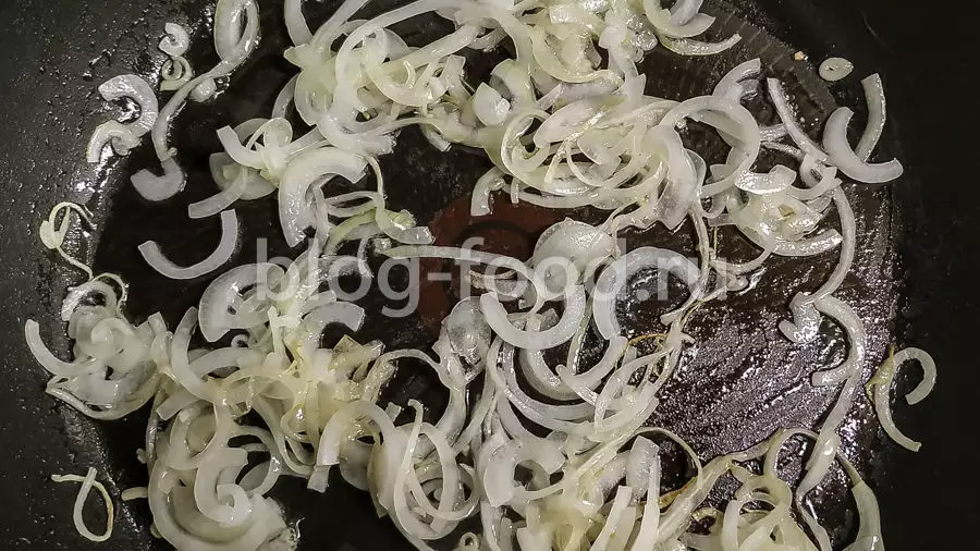 Шакшука с беконом и сыром