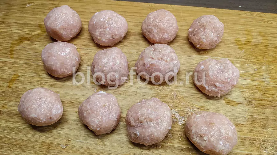 Куриные фрикадельки в сливочном соусе