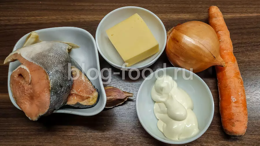 Рыба под овощами и сыром в духовке