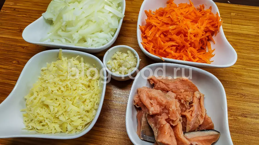 Рыба под овощами и сыром в духовке