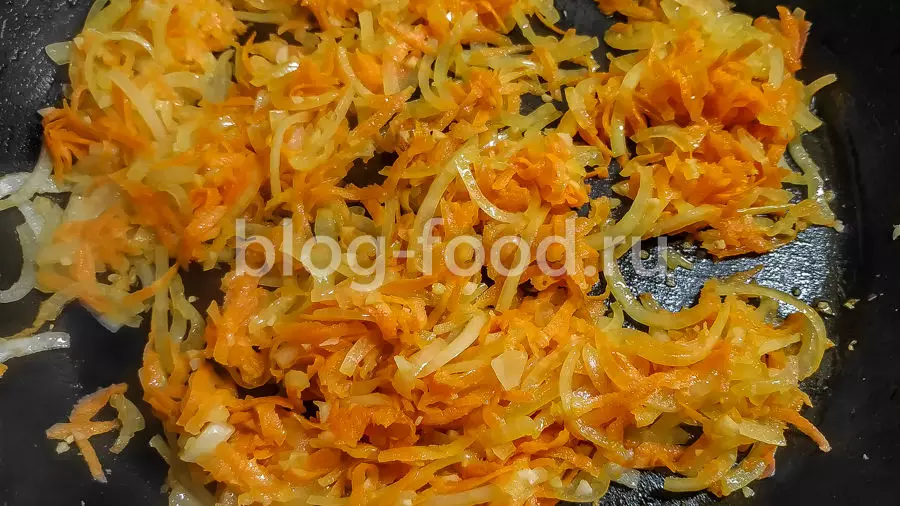 Рыба под овощами и сыром в духовке