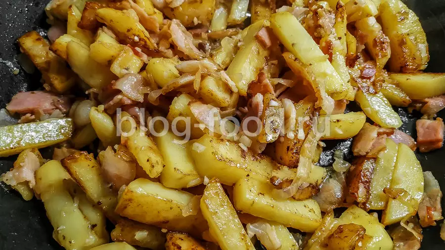 Жареная картошка с беконом