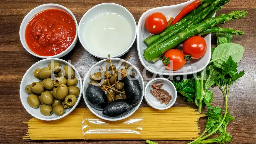 Спагетти со спаржей и овощами