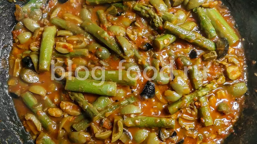 Спагетти со спаржей и овощами