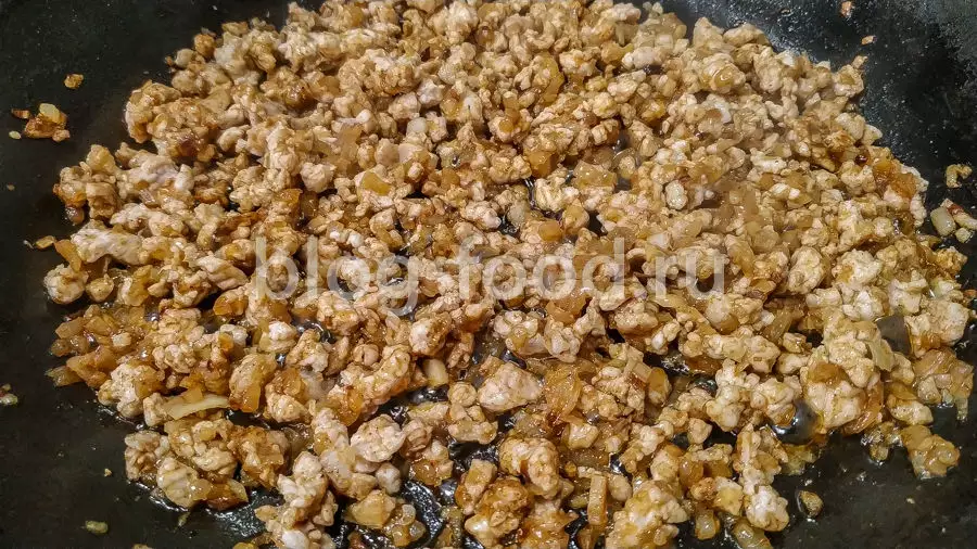 Перец, фаршированный гречкой, грибами и мясом