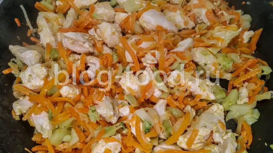 Курица с овощами в сметанном соусе