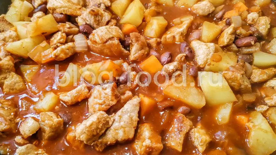 Жаркое с картошкой и фасолью