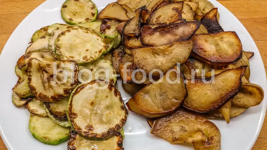 Мусака с говядиной, баклажаном и кабачком