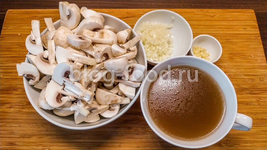 Паста в сливочно-грибном соусе