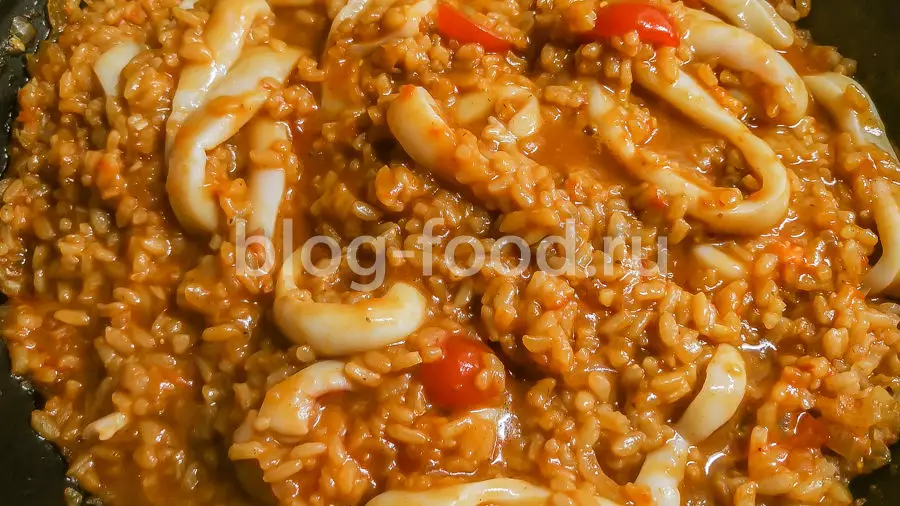 Паэлья с кальмарами