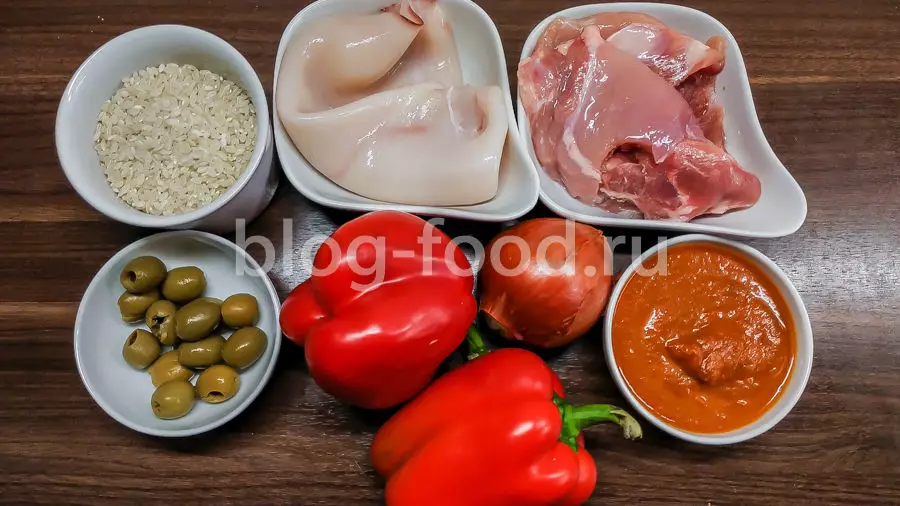 Паэлья с курицей и кальмарами