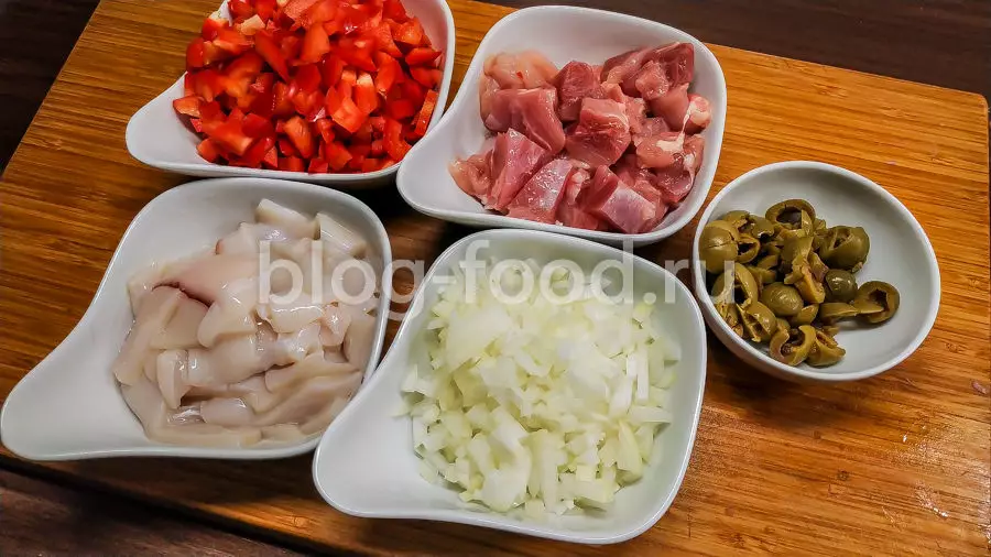 Паэлья с курицей и кальмарами