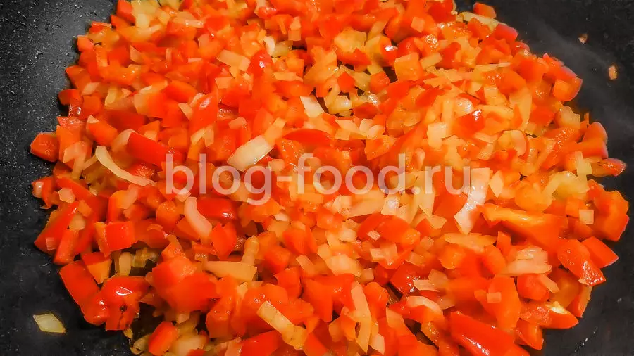Паэлья с курицей и кальмарами