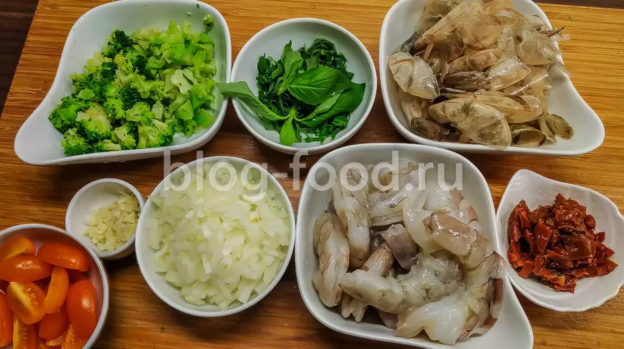 Паэлья с креветками и овощами