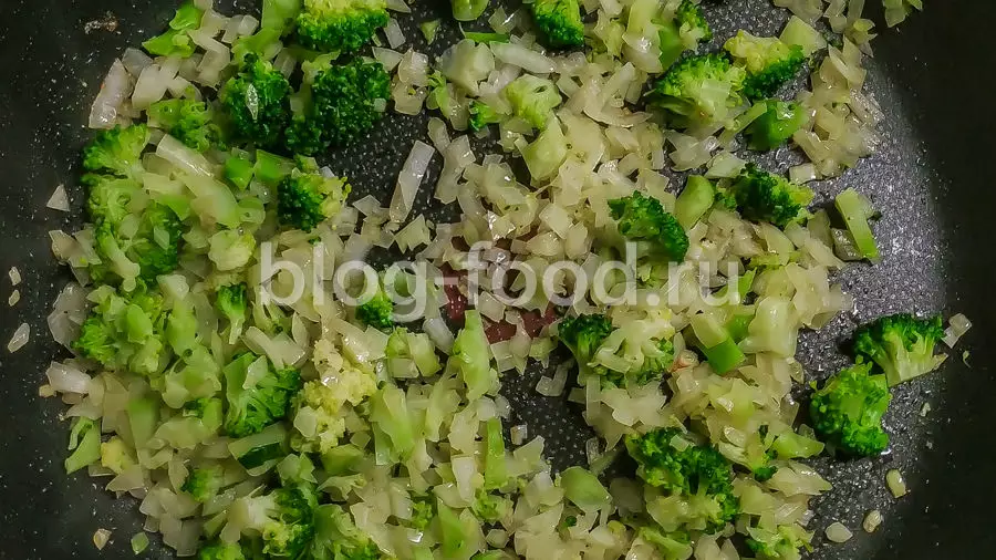 Паэлья с креветками и овощами