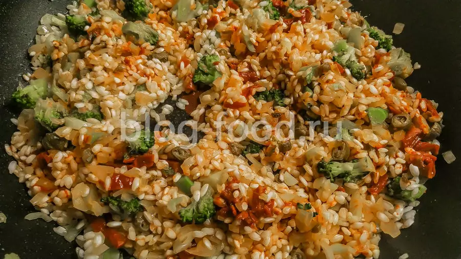 Паэлья с креветками и овощами