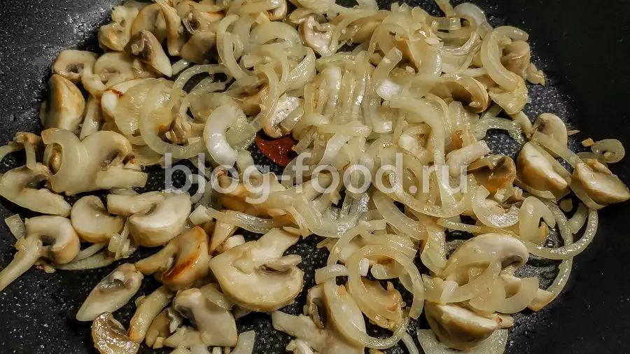 Куриная печёнка по-строгановски