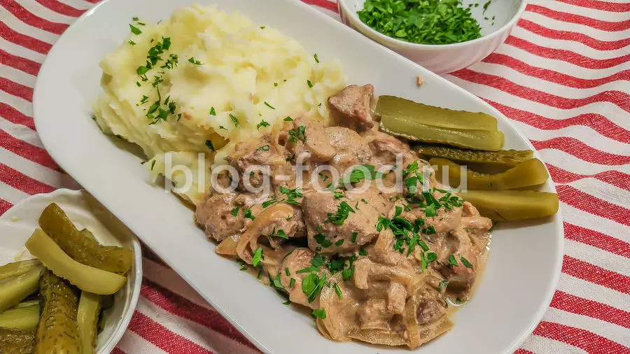 Куриная печёнка по-строгановски