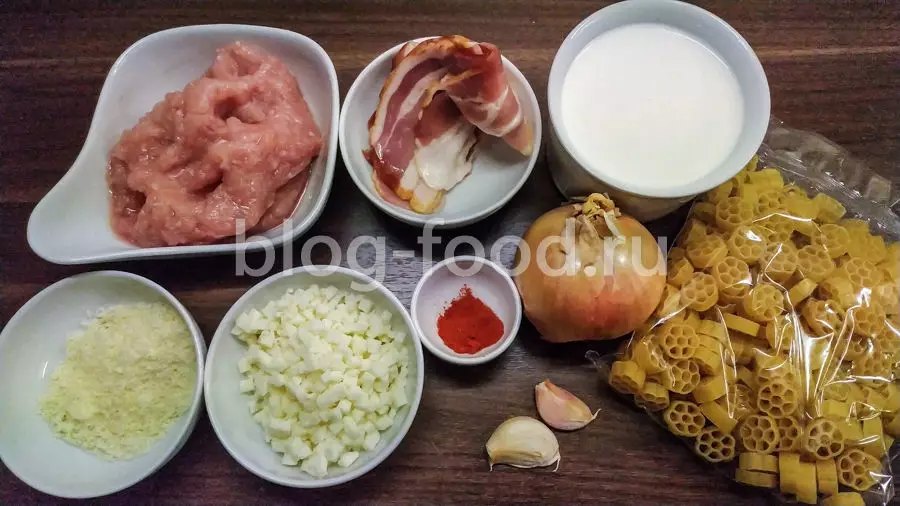 Паста в сливочном соусе с мясным рагу