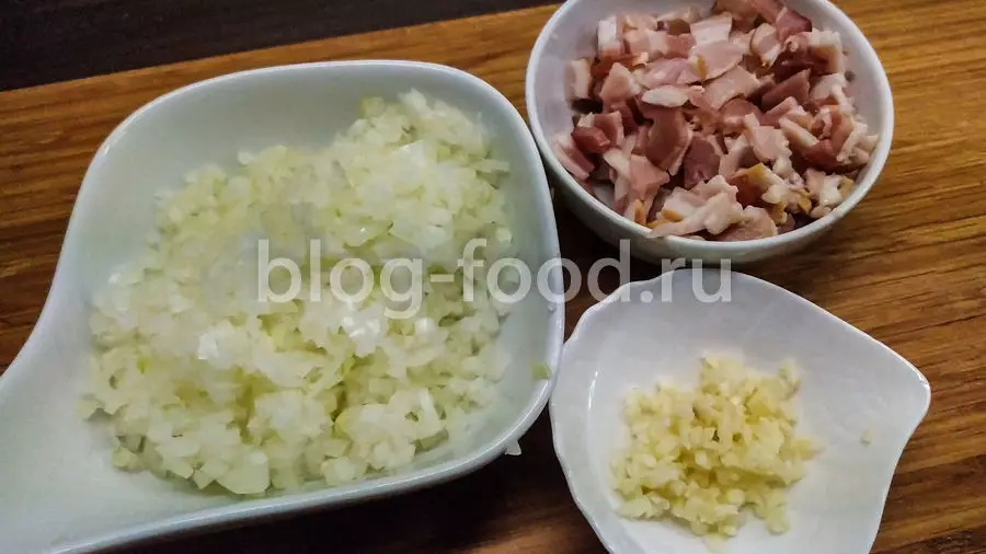Паста в сливочном соусе с мясным рагу