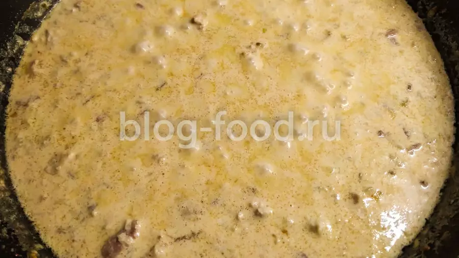Паста в сливочном соусе с мясным рагу
