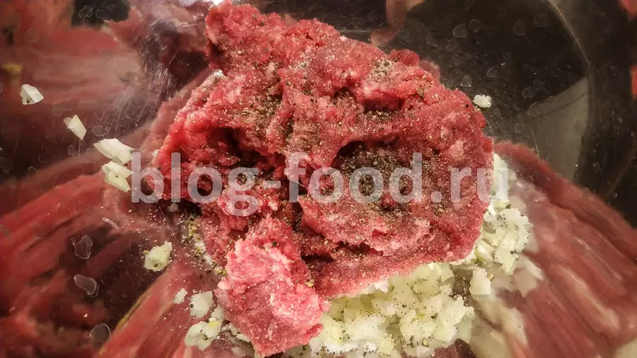 Бургер с хрустящим жареным сыром