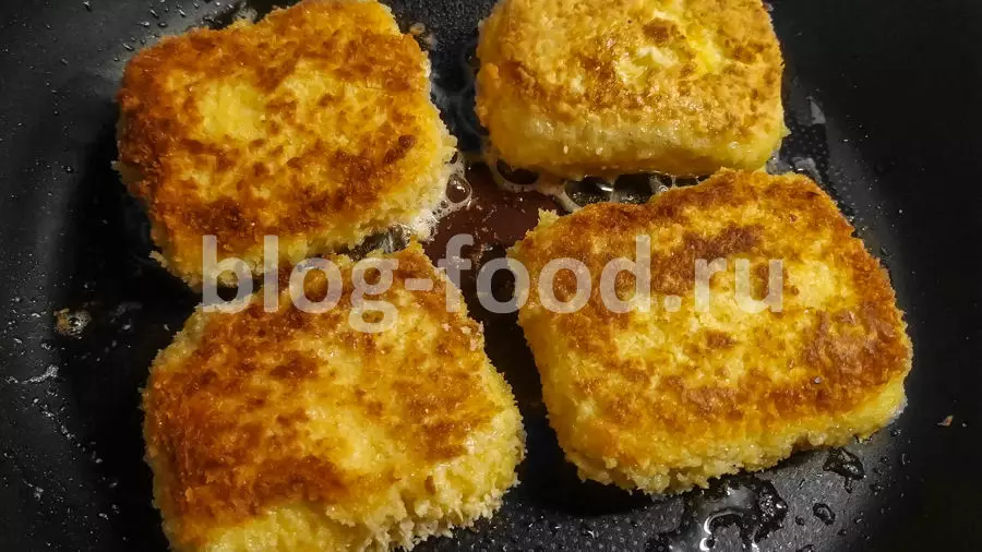 Бургер с хрустящим жареным сыром
