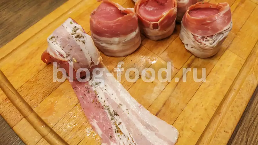 Турнедо из свинины в беконе