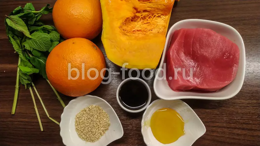 Тунец c тыквенно-апельсиновым соте
