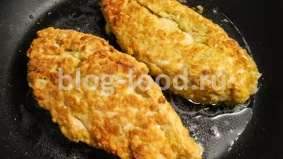 Куриный шницель в горчичной панировке