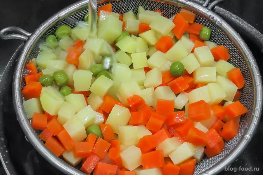 Оливье с раковыми шейками