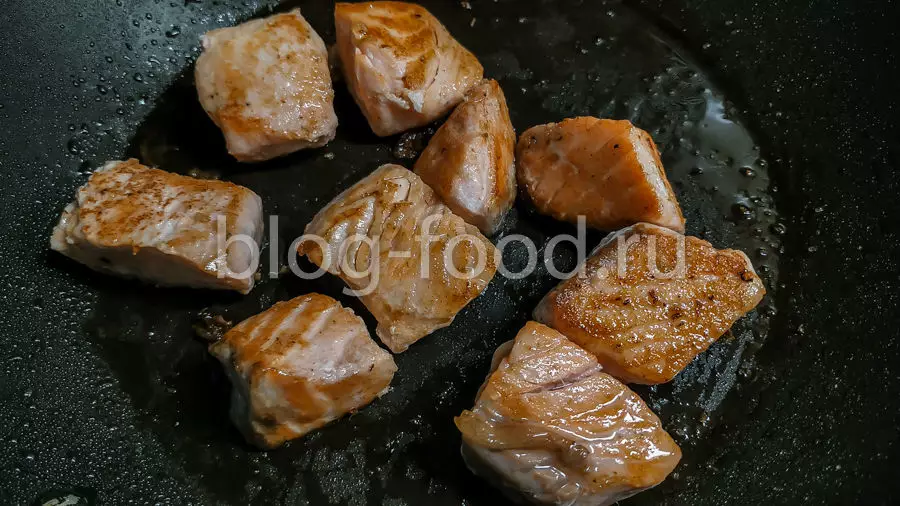Салат из морской капусты с лососем