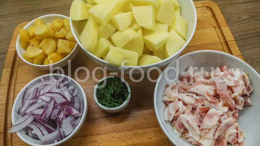 Тёплый картофельный салат с беконом