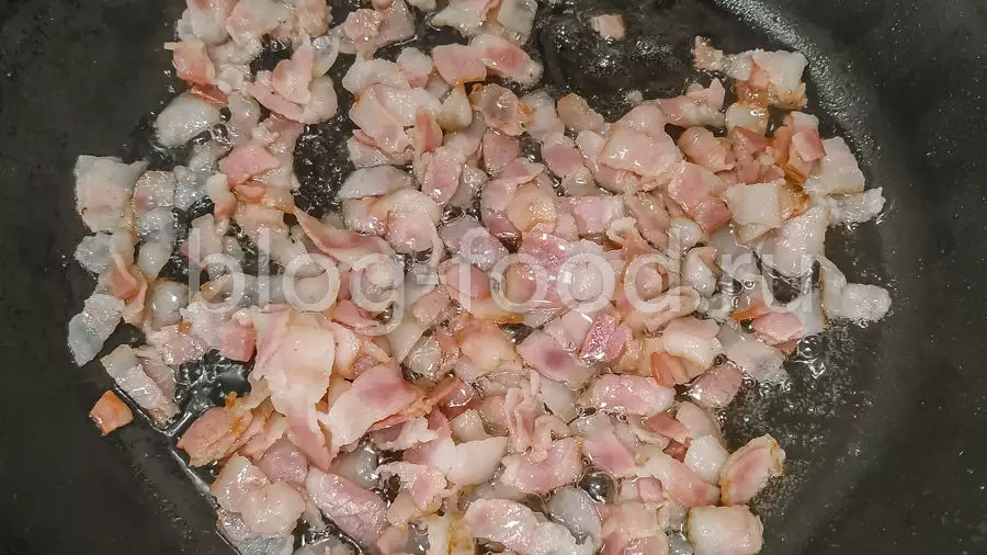 Тёплый картофельный салат с беконом