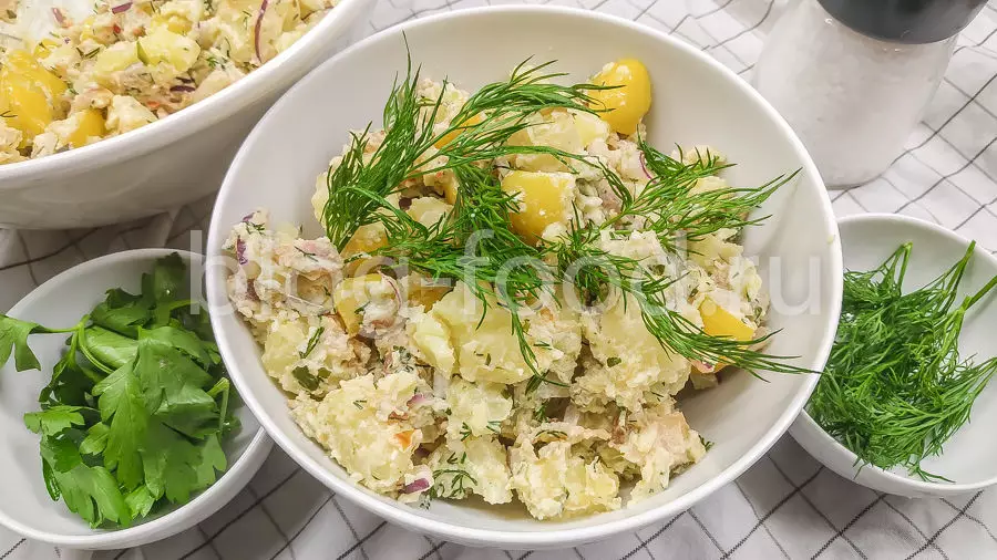 Тёплый картофельный салат с беконом