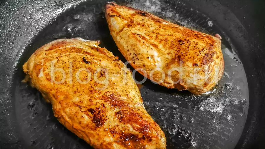Салат с курицей и авокадо