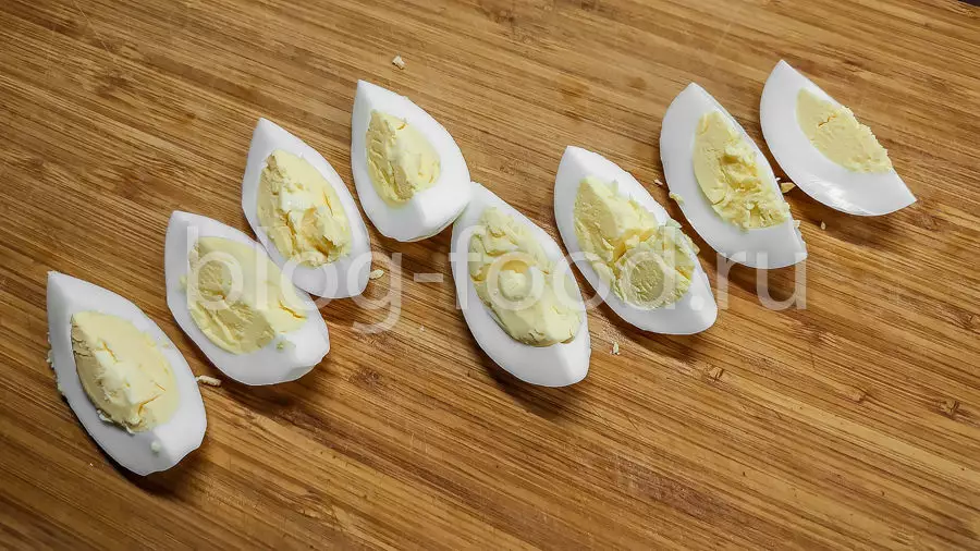 Салат с курицей и авокадо