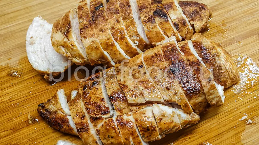 Салат с курицей и авокадо