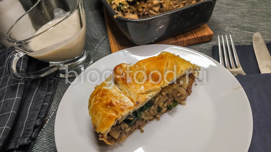 Пирог с печёночным паштетом и грибами