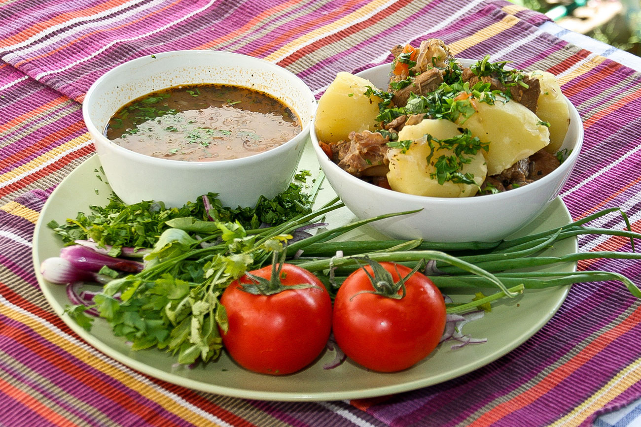 Шурпа из баранины рецепт с картошкой. Шурпа. Аварский суп. Шурпа из баранины. Узбекский суп.