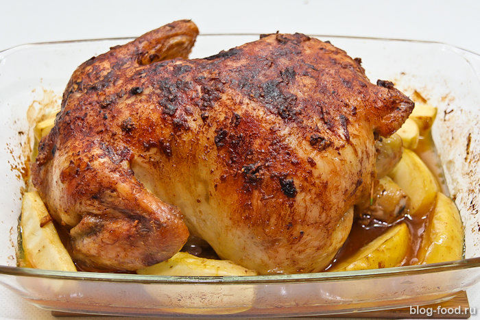 Курица, запеченная с яблоками и чесноком в духовке, рецепт с фото