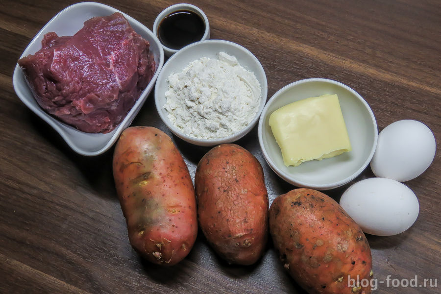 Как приготовить Мясо под картофельной шубой со сметаной на сковороде рецепт пошагово