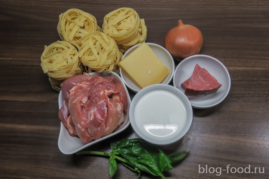 Итальянская паста с курицей и шампиньонами в сливочном соусе