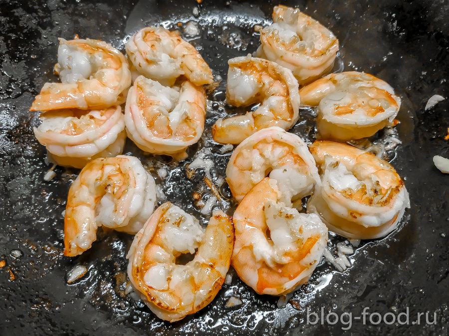 Корейская кухня: Жареные креветки с чесночным маслом (Каллик потхо сэу куи) рецепт с фото
