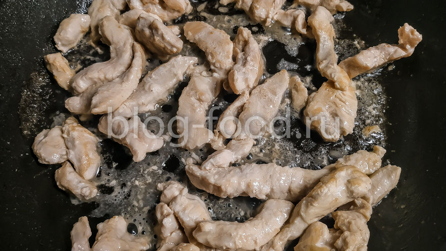 Как приготовить Тушеная курица в сливочно ореховом соусе рецепт пошагово