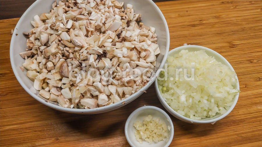Рисовые котлетки с грибным соусом